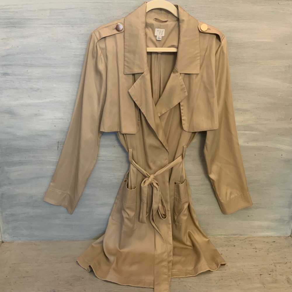 a New Day Tan Lightweight Tie Waist Short Trench Coat Jacket Size Large GC